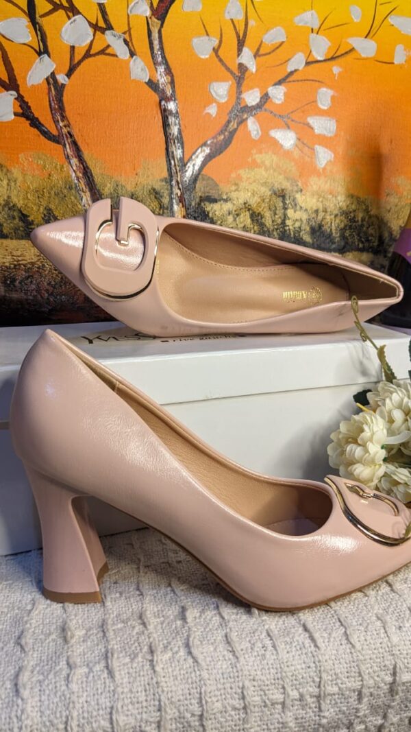Block heel shoe for classy lady looks